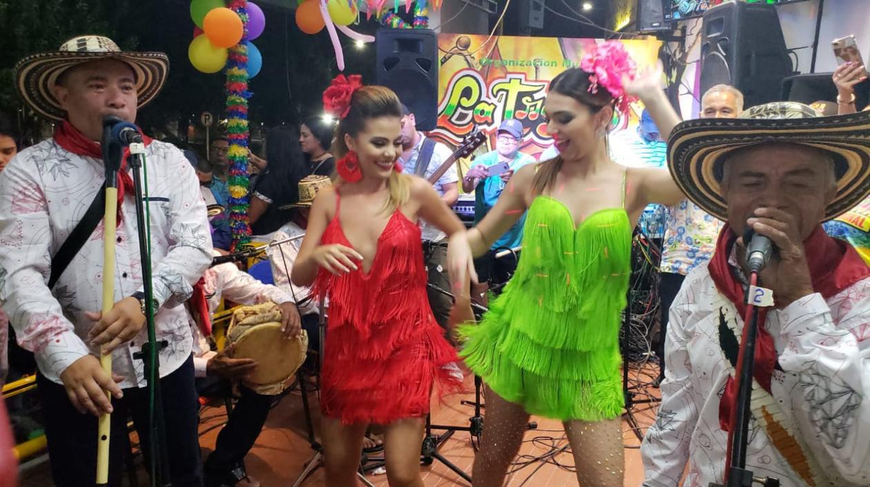 La Reina del Carnaval de la 44, Kelly Restrepo y la Reina del Carnaval de Barranquilla, Carolina Segebre.
