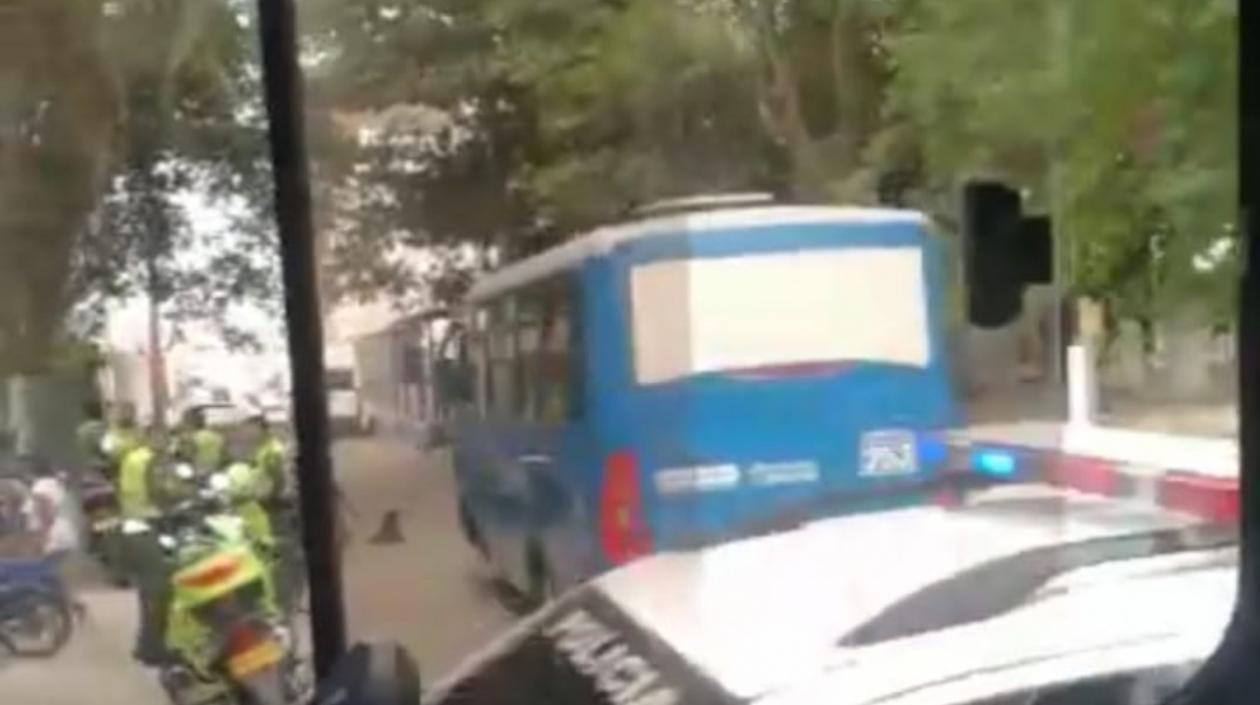 Pasajeros y conductor de este bus fueron atracados en Soledad.