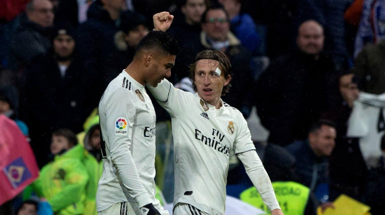 Casemiro y Modric celebran el segundo gol del partido. 