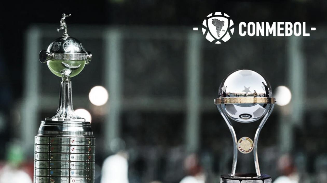 Trofeos de la Copa Libertadores y de la Copa Sudamericana. 