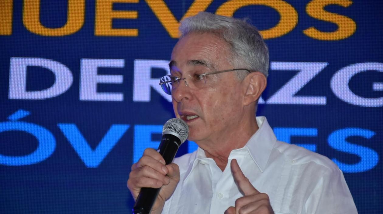 Álvaro Uribe Vélez, expresidente y senador.