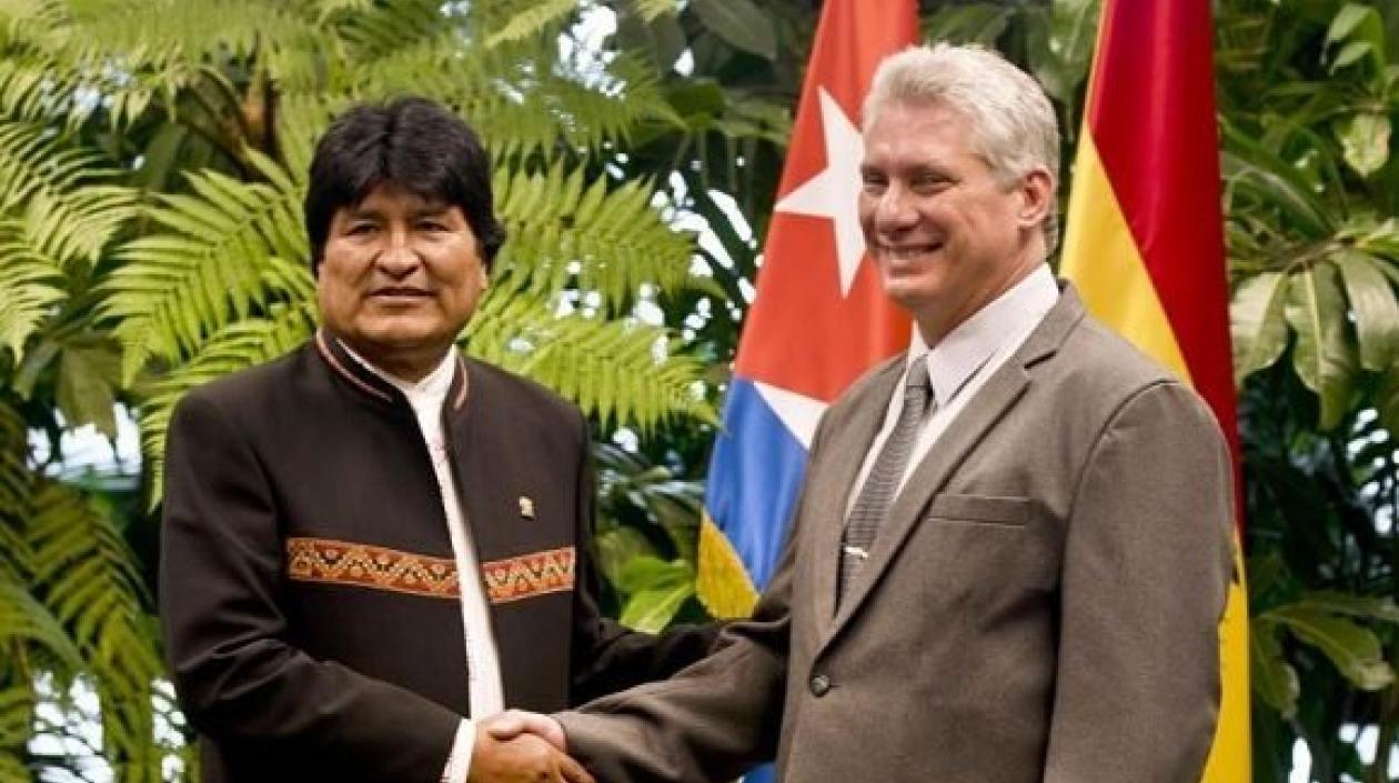 El presidente cubano Miguel Díaz-Canel con Evo Morales.