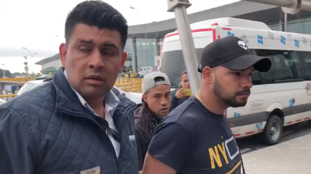 Los dos venezolanos expulsados (derecha).