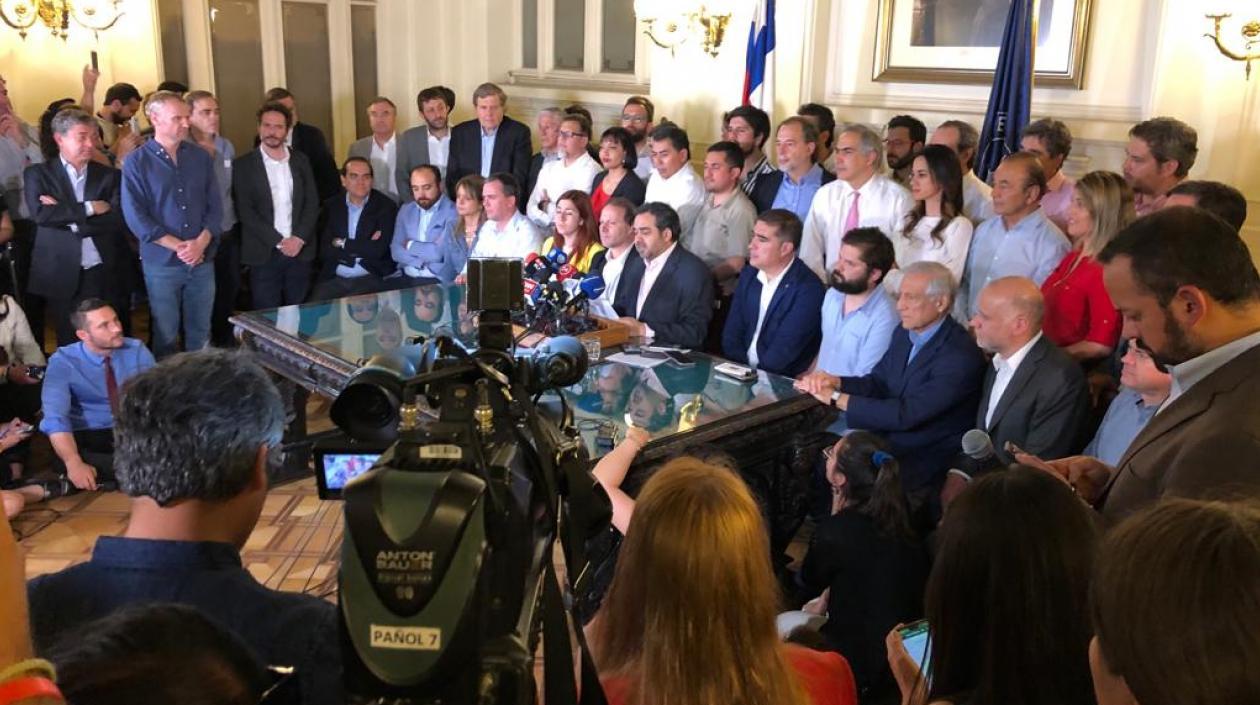 Gobierno y oposición chilena acuerdan plebiscito