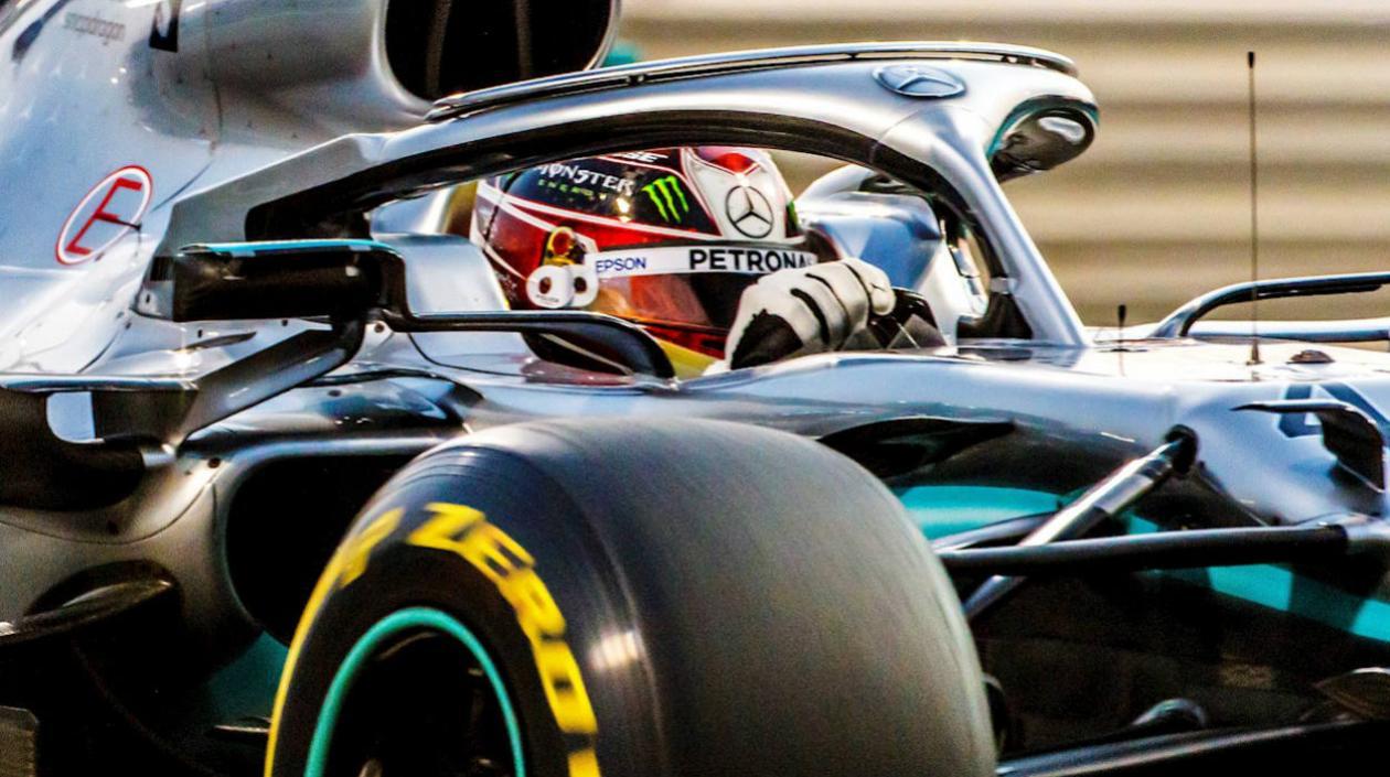 Lewis Hamilton a bordo de su monoplaza. 