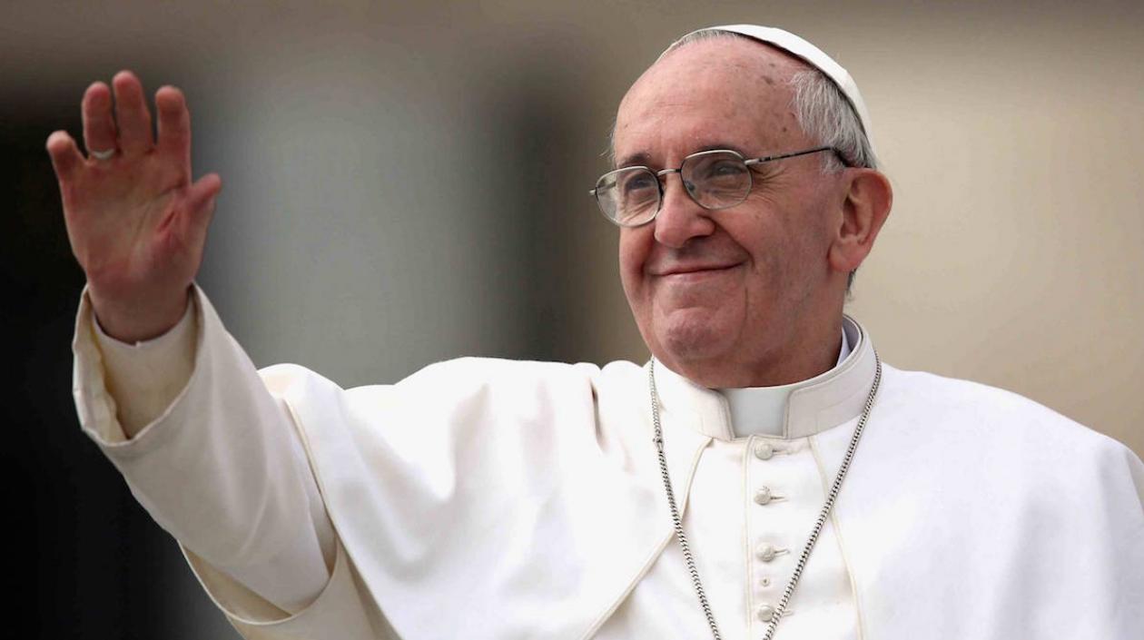Papa Francisco se operó de cataratas.