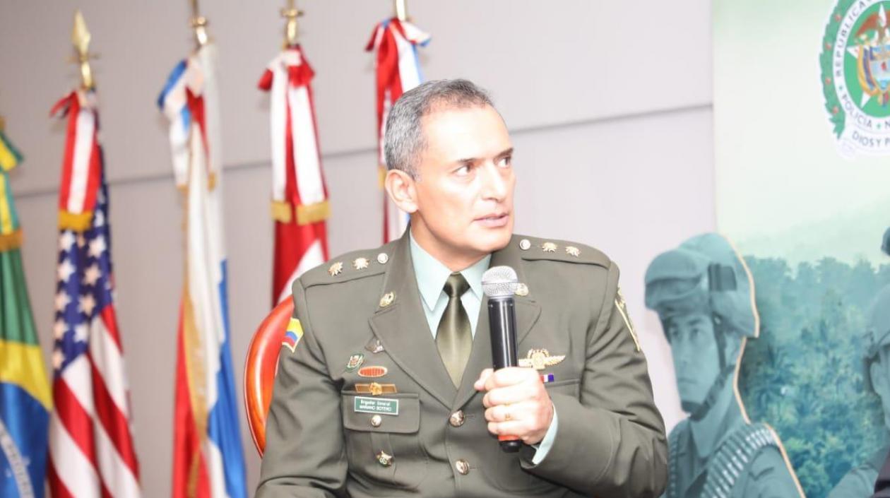 General Mariano Botero, comandante de la Regional Número 8 de la Policía Nacional.