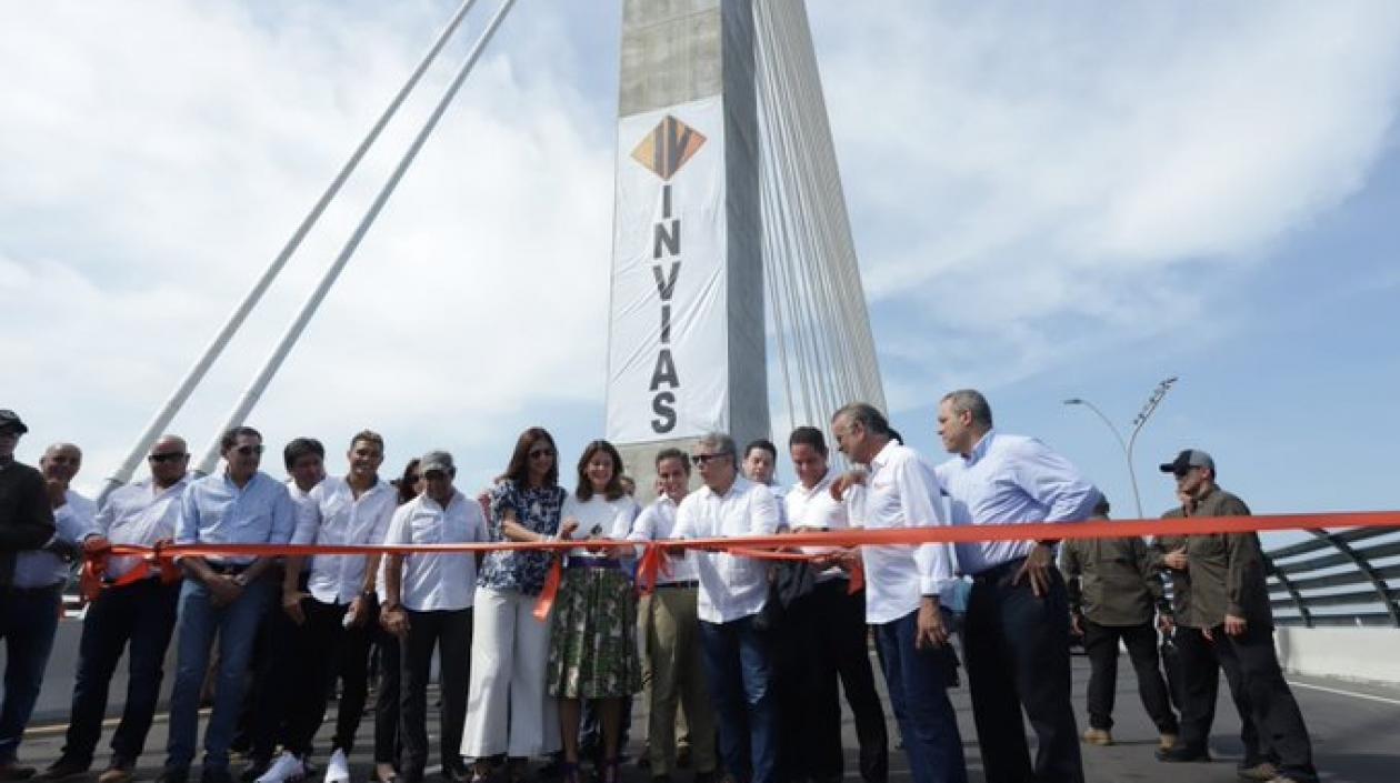 Presidente inaugura el nuevo Puente Pumarejo.
