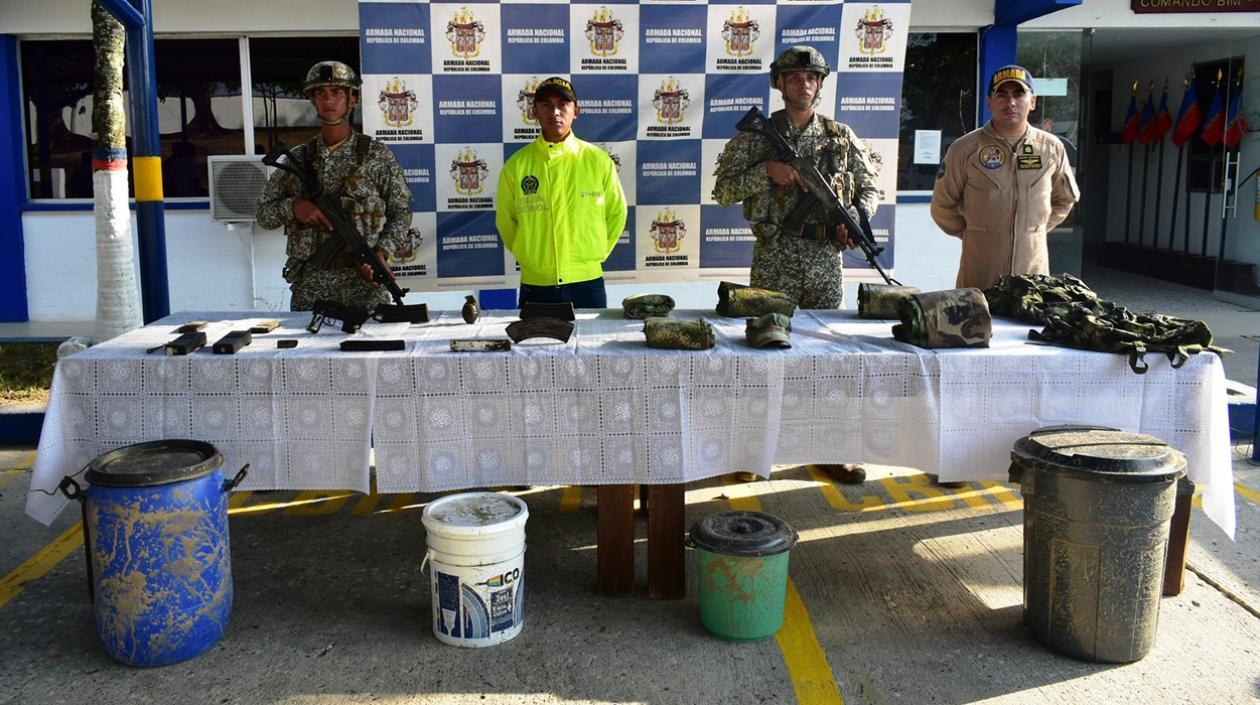 Unidades de la Armada y la Policía Nacional encontraron una caleta subterránea con armas y material explosivo