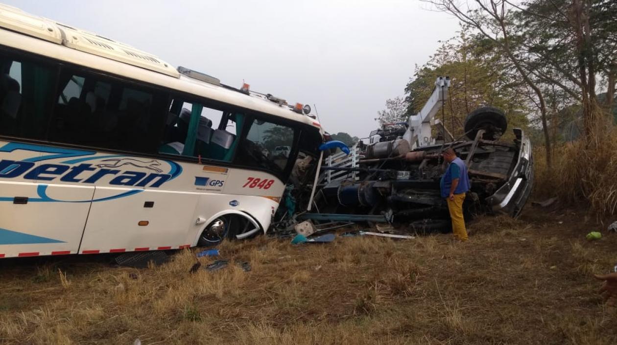 Así quedaron los vehículos involucrados en el accidente, en el punto conocido como El Minuto, cerca de Aguachica.