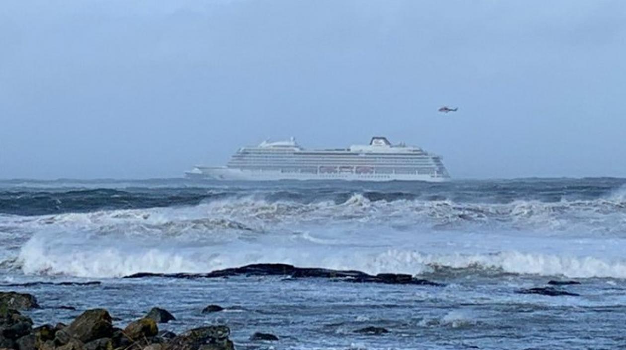 El crucero Viking Sky está evacuando a sus pasajeros.