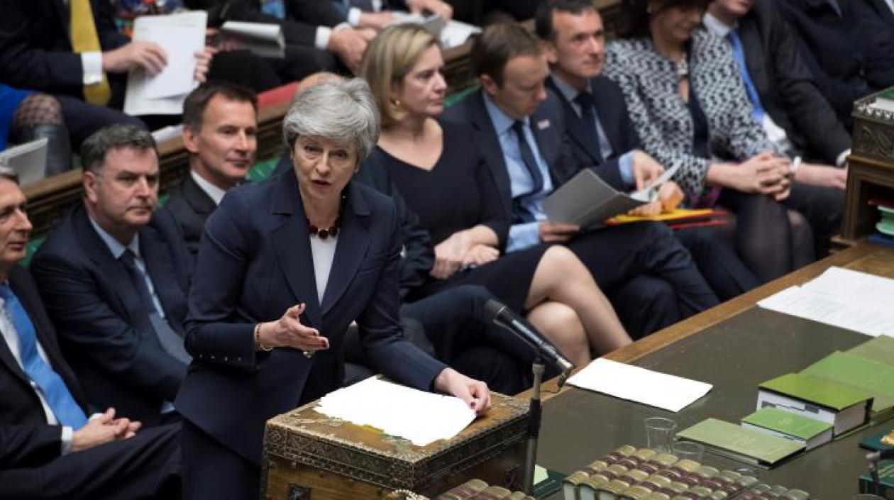 Fotografía cedida por el Parlamento del Reino Unido, de la primera ministra británica, Theresa May, en un momento de su intervención en la Cámara de los Comunes británica en Westminster.