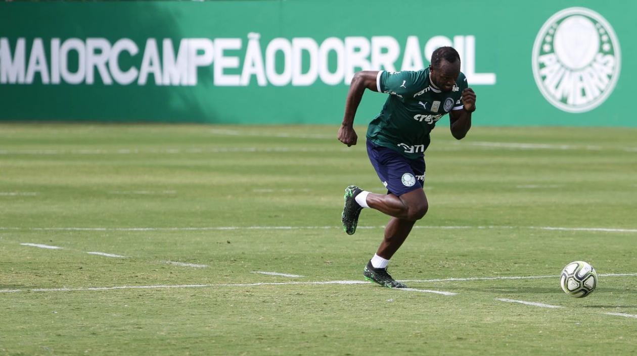 Usain Bolt, durante su entrenamiento con Palmeiras. 