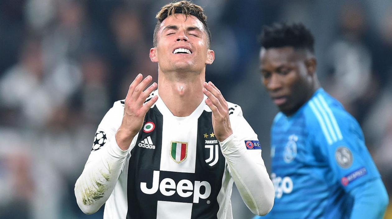 Cristiano Ronaldo se lamenta tras perder una opción de gol para la Juventus. 
