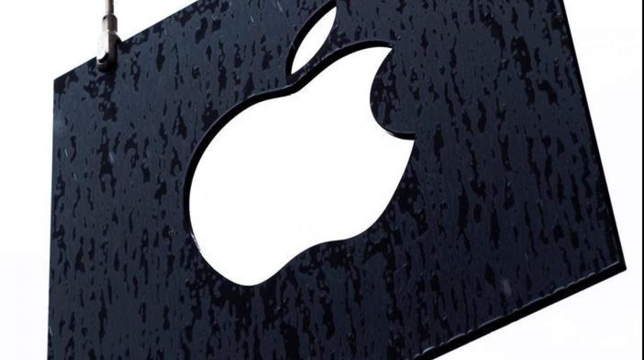 Vista del logo de Apple en una tienda en Nueva York, Estados Unidos.