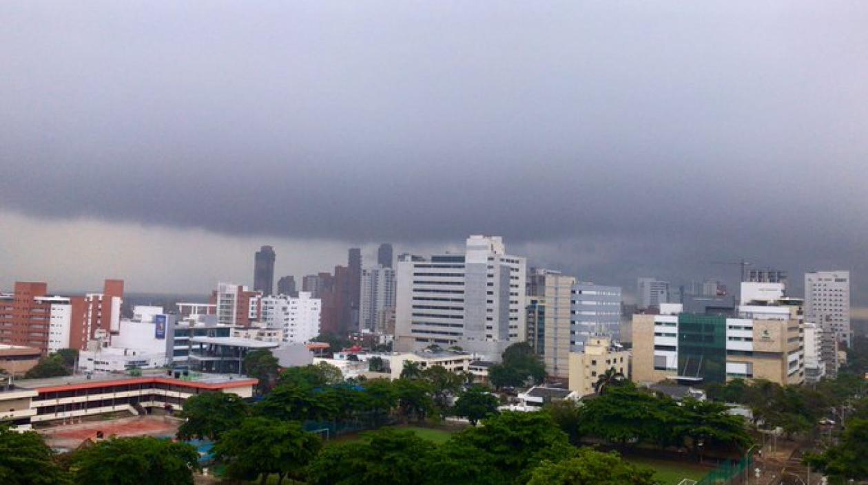 Esta imagen captada por la ciudadana @ChiaVergara y posteada en Twitter da cuenta de cómo amaneció Barranquilla.