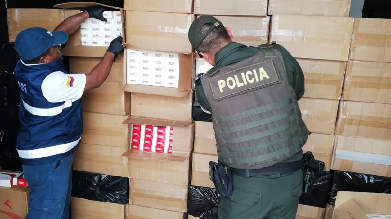 Aprehensión de 1.764.000 cajetillas de cigarrillos por la Dirección Seccional de Impuestos y Aduanas de Maicao en diligencia de registro a bodega