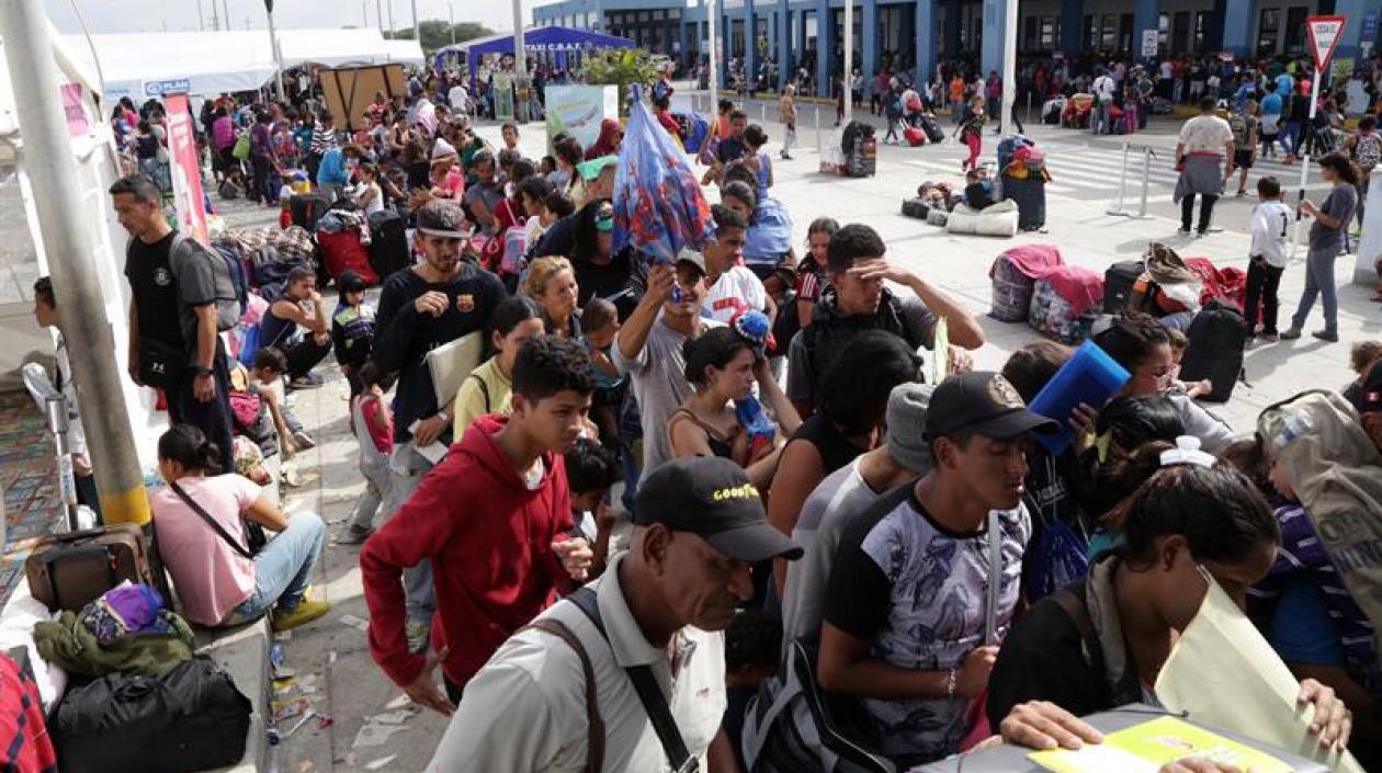Miles de venezolanos en Perú.