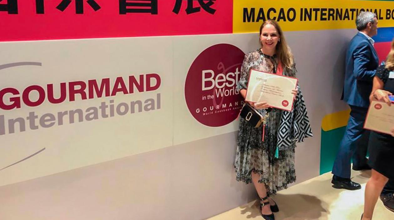 La Primera dama departamento, Lilian Borrero con el reconocimeinto de Gourmand World Awards 2019.