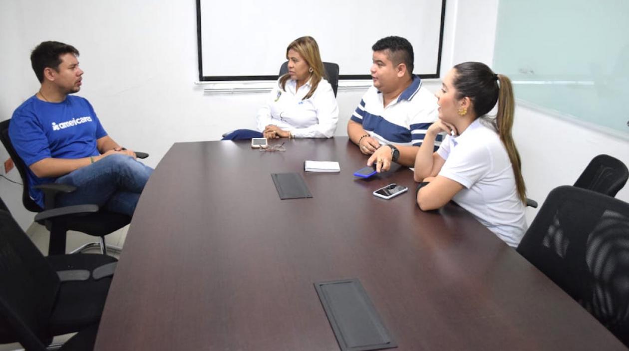 Directivos del HMI de Soledad reunidos con el representante de la Fundación Americares.