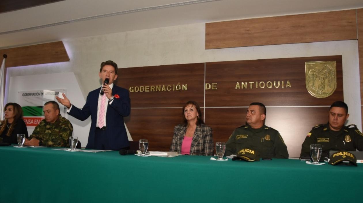Luis Pérez Gutiérrez, gobernador de Antioquia, durante el consejo de seguridad.