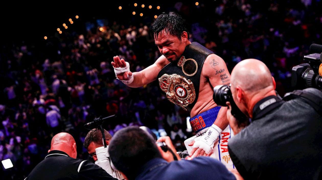 Manny Pacquiao celebra su título mundial welter. 