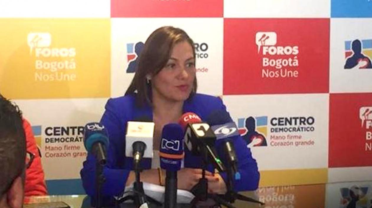 Ángela Garzón realizó una rueda de prensa para anunciar su decisión.