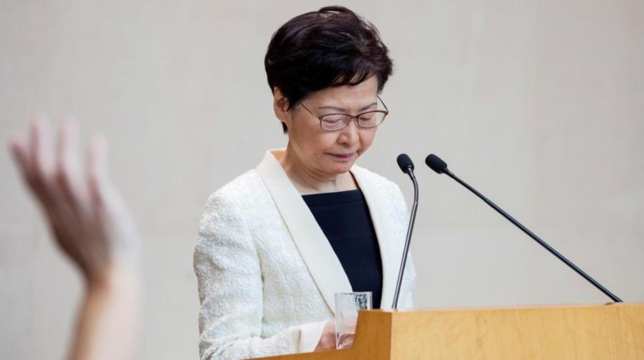 La líder hongkonesa retira el polémico proyecto de ley para frenar la violencia. 
