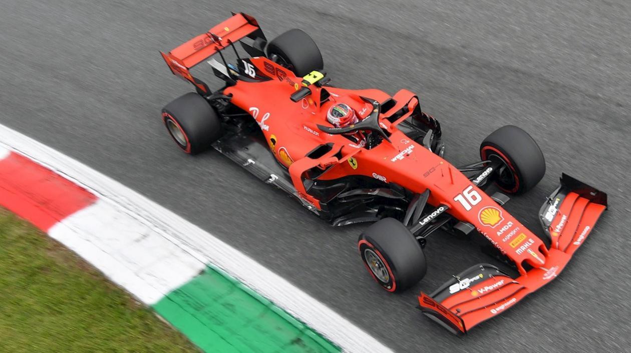 Charles Leclerc a bordo de su monoplaza Ferrari. 