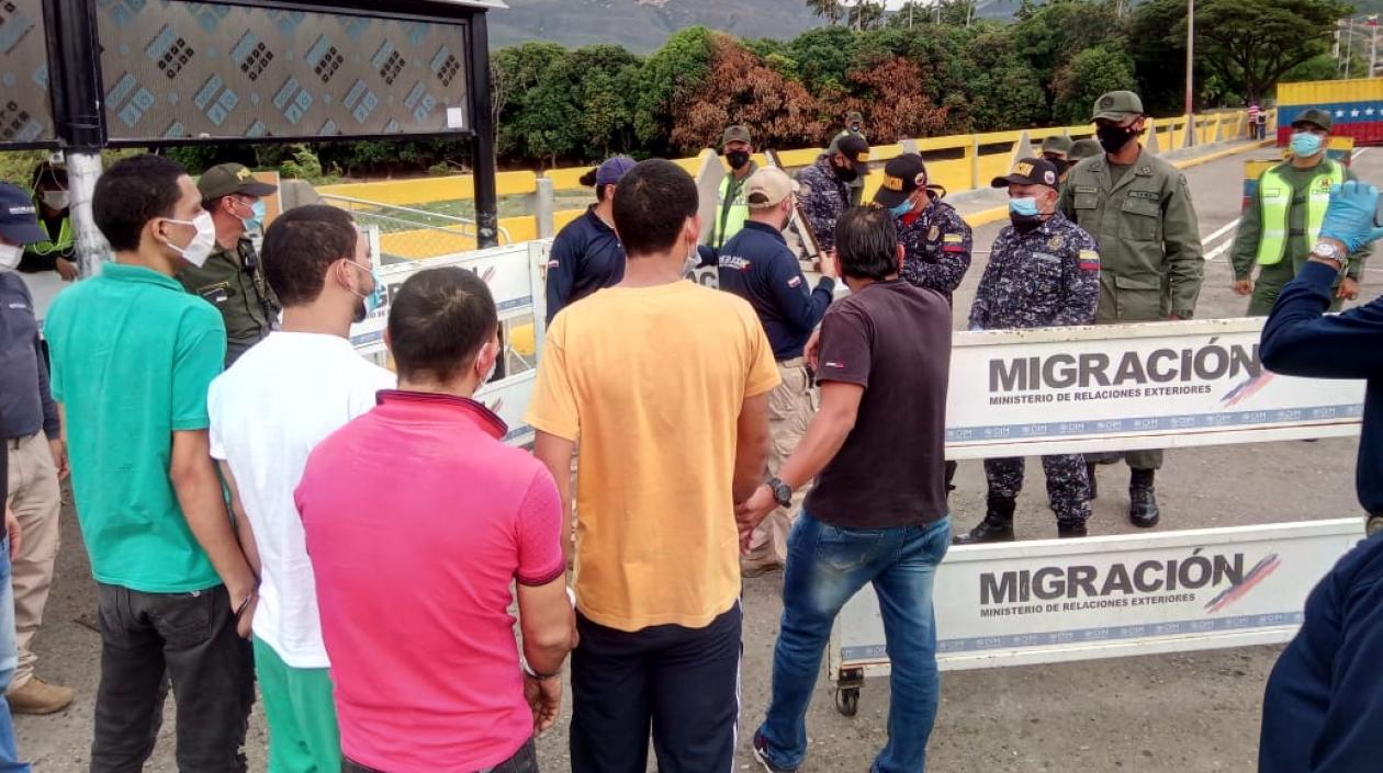 Colombia expulsó a venezolanos que se fugaron de centro de detención en ese país.