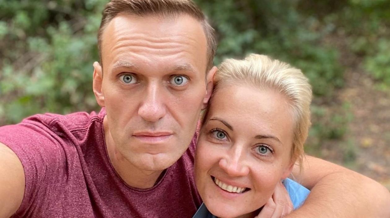 El opositor ruso Alexei Navalny y su esposa en un lugar no revelado.