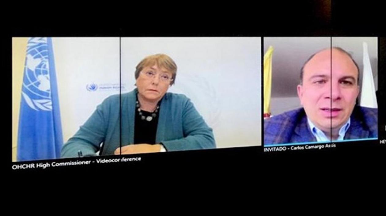 La alta comisionada de las Naciones Unidas para los DD.HH., Michelle Bachelet, y el defensor del pueblo, Carlos Camargo Assis.