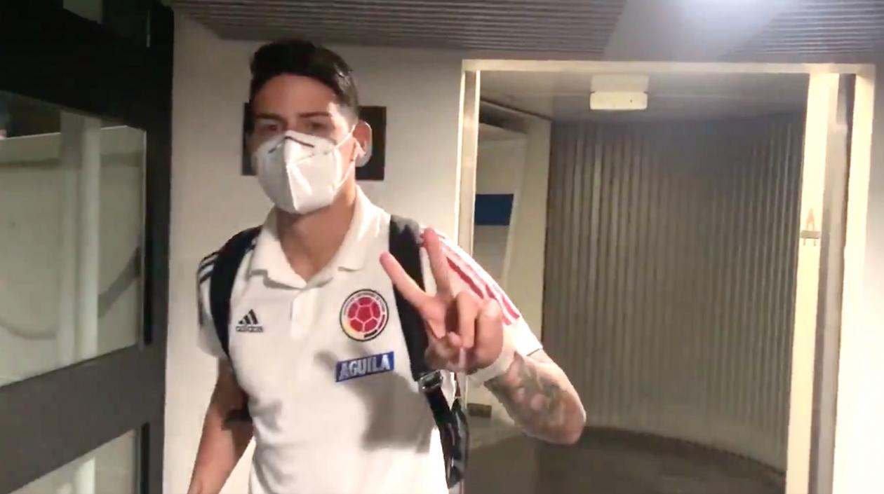 James Rodríguez a su llegada a la capital chilena.