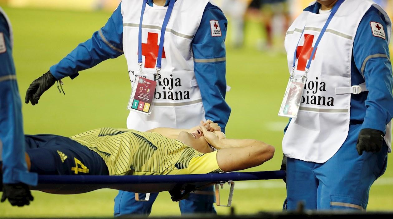 Santiago Arias al momento de su lesión. 