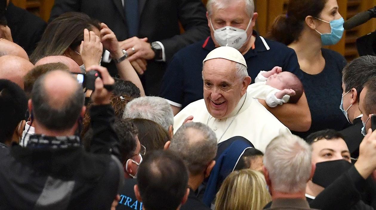 Papa Francisco desde esta semana tomó más distanciamiento social.