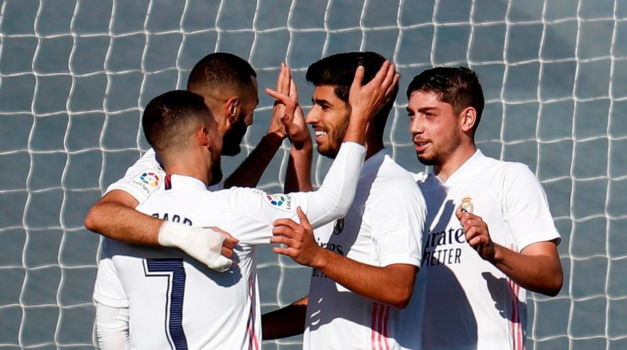 Jugadores del Real Madrid celebran un gol. 