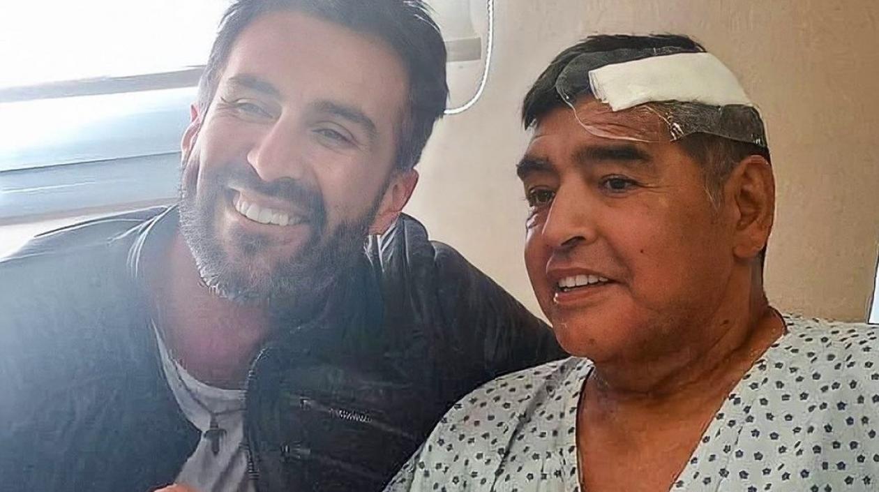 Diego Maradona antes de salir del hospital. 