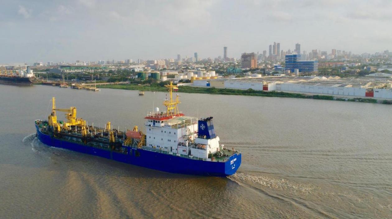 La fracasada draga china en el puerto de Barranquilla.