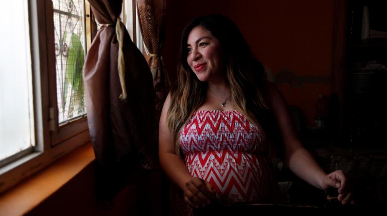 Carolina Trujillo, con 38 semanas de embarazo, habla en entrevista con Efe, en Guadalajara, en el estado de Jalisco (México). 