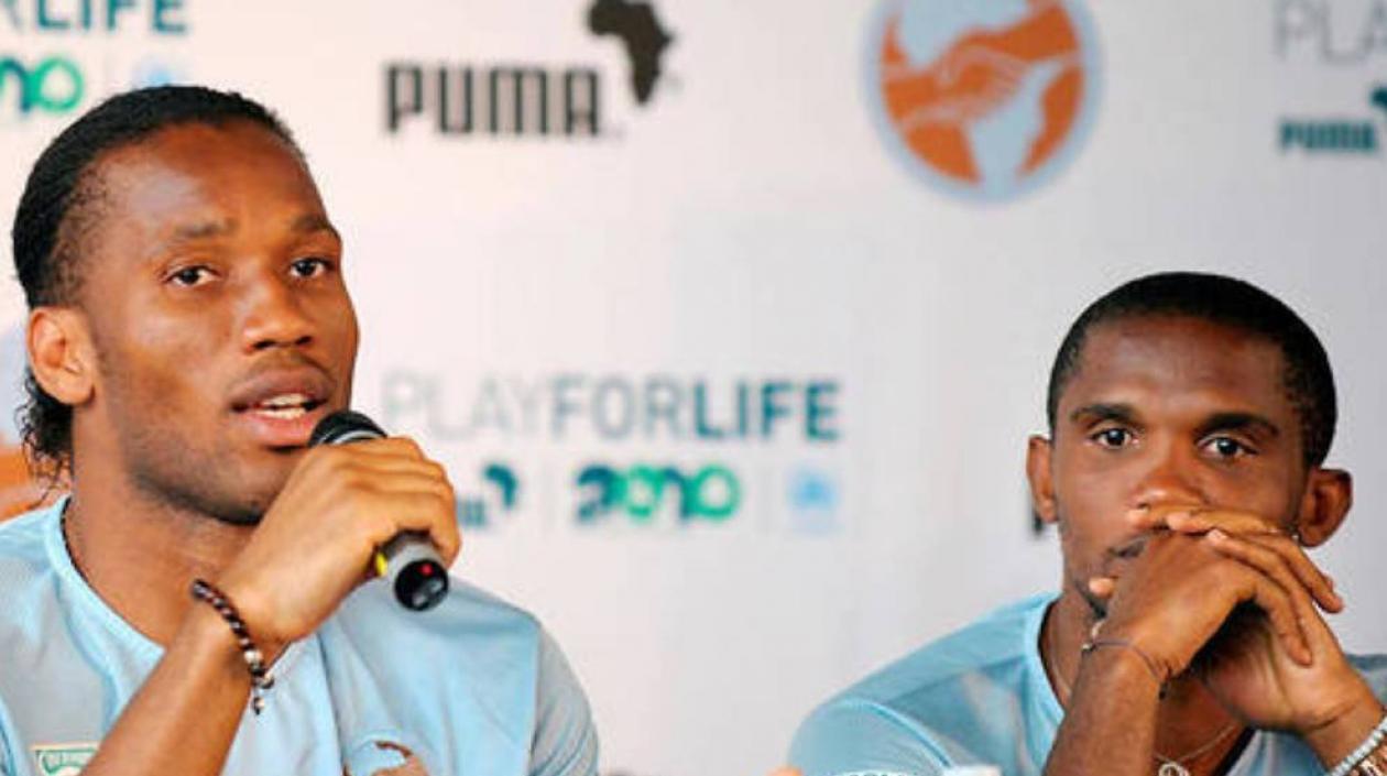 Las leyendas africanas Didier Drogba y Samuel Eto'o.