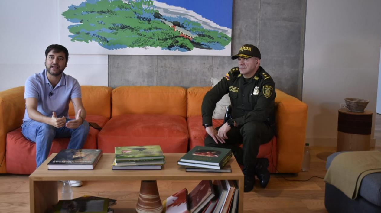 Jaime Pumarejo y el Comandante de la Policía