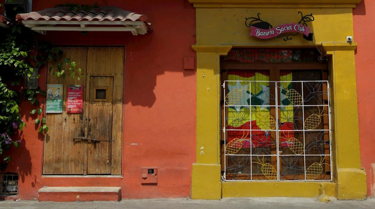 Un bar cerrado, durante la pandemia de la COVID-19, en Cartagena de Indias