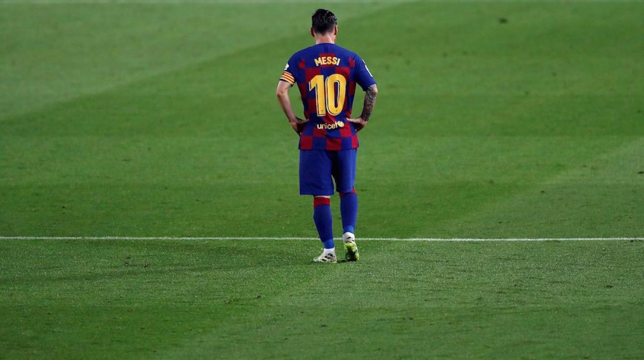 La tristeza de Lionel Messi tras la derrota ante el Osasuna en el Camp Nou.