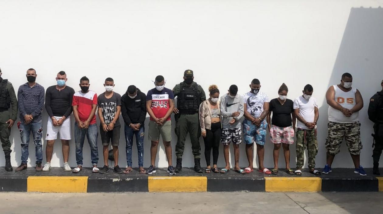 Los presuntos integrantes de los 'Costeños' capturados por la Policía Metropolitana.