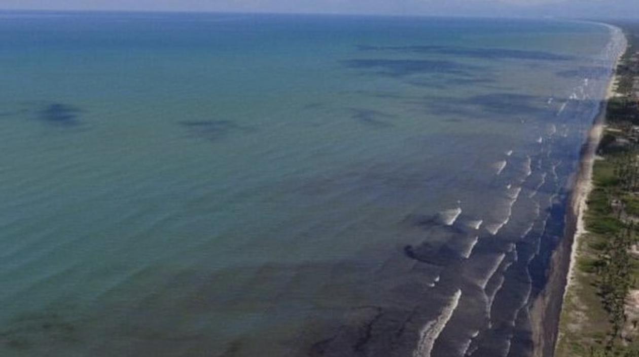 El derrame se produjo en las costas de Falcón, según muestra la Fundación Azul Ambientalistas.