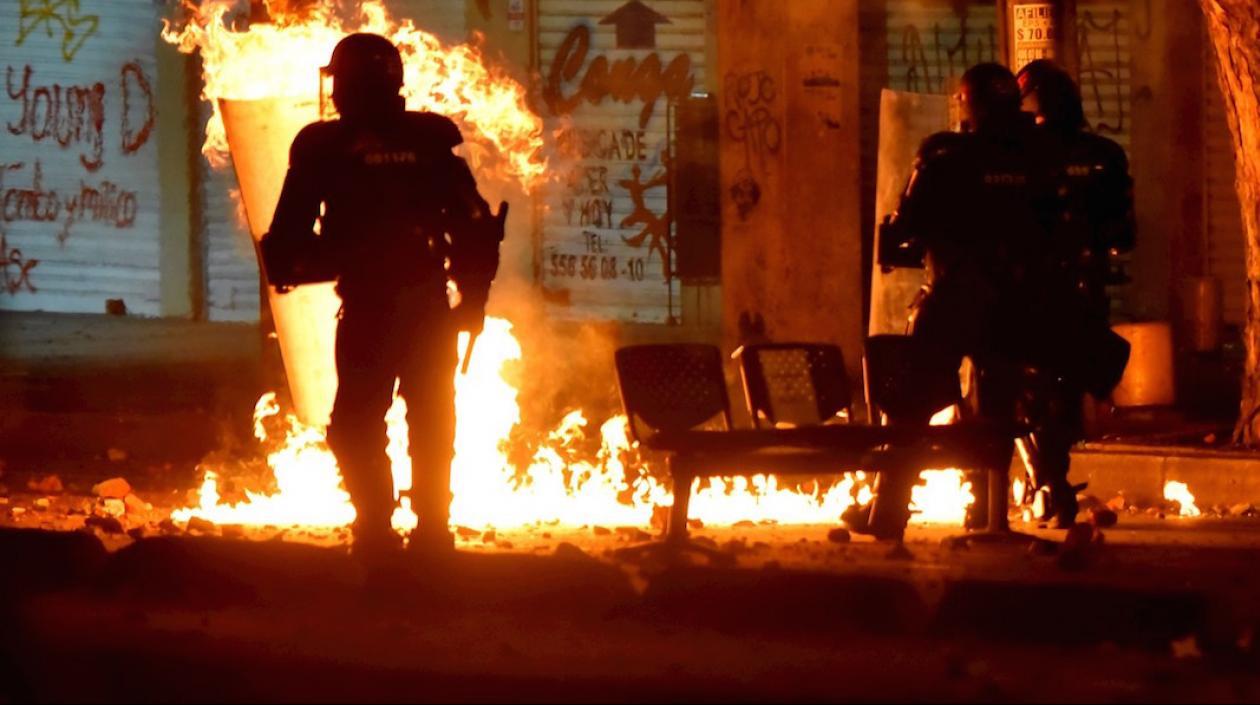 Incendios provocados por los manifestantes en Cali.