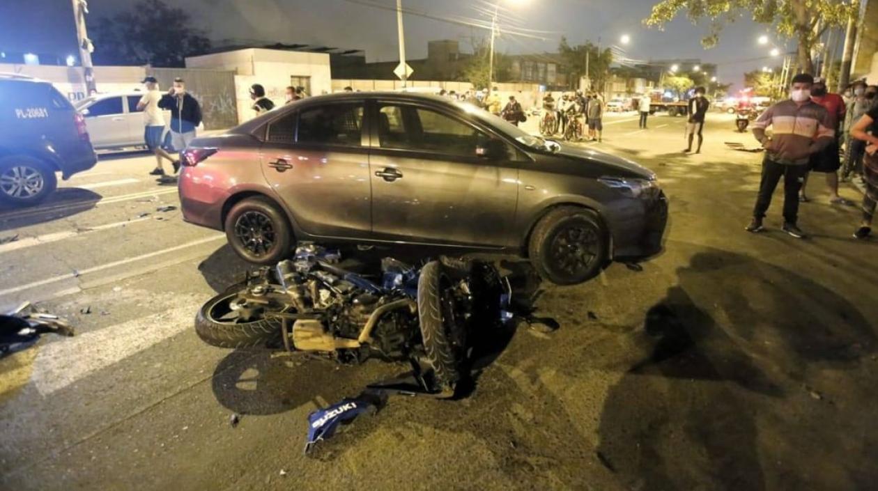 Accidente con el vehículo de Raziel García y una motocicleta. 