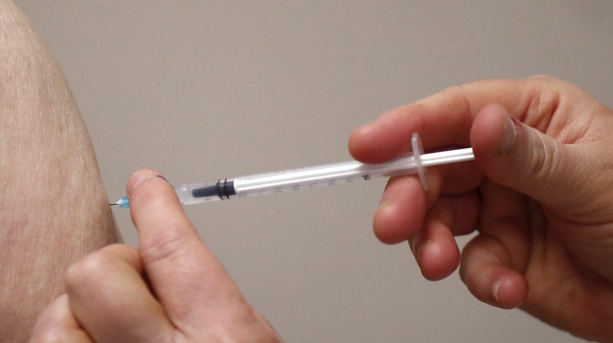 Cuatro plantas francesas producirán vacunas, para estabilizar el calendario de entregas. 