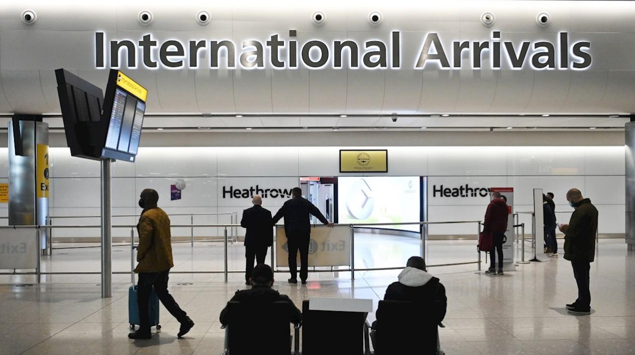 Viajeros en una terminal del aeropuerto de Heathrow, en Londres. 