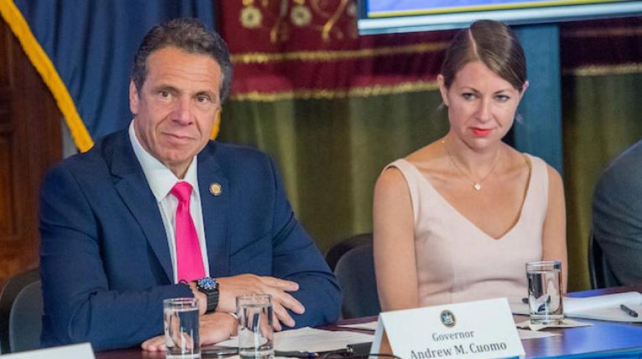Gobernador de Nueva York, Andrew Cuomo, y una de sus asistentes Melissa DeRosa.